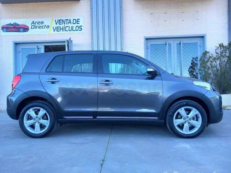 Usado Toyota Urban Cruiser Active 90 CV (66 kW) 2010 Gris / plata Utilitario