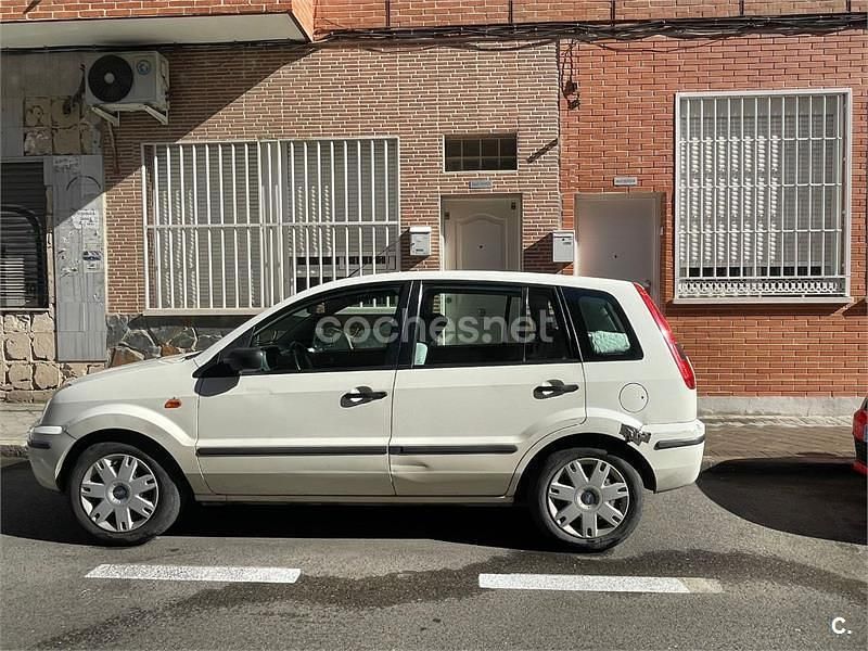 Blanco Usado 2004 Ford Fusion Berlina | 2900 € (Precio justo) - Imagen 1/4