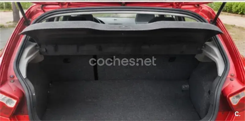 Usado Seat Ibiza SC Style 90 CV (66 kW) 2010 Rojo Utilitario