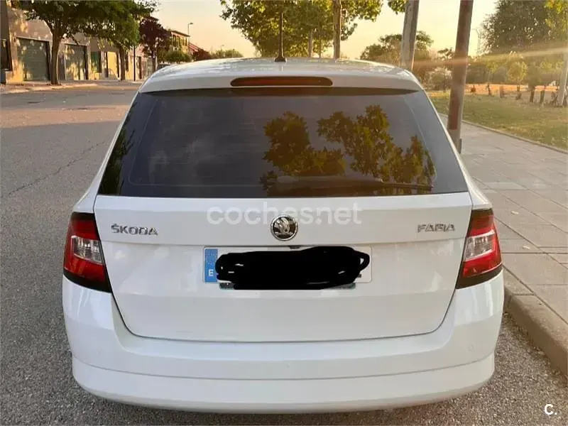 Usado Skoda Fabia Style 90 CV (66 kW) 2018 Blanco Familiar