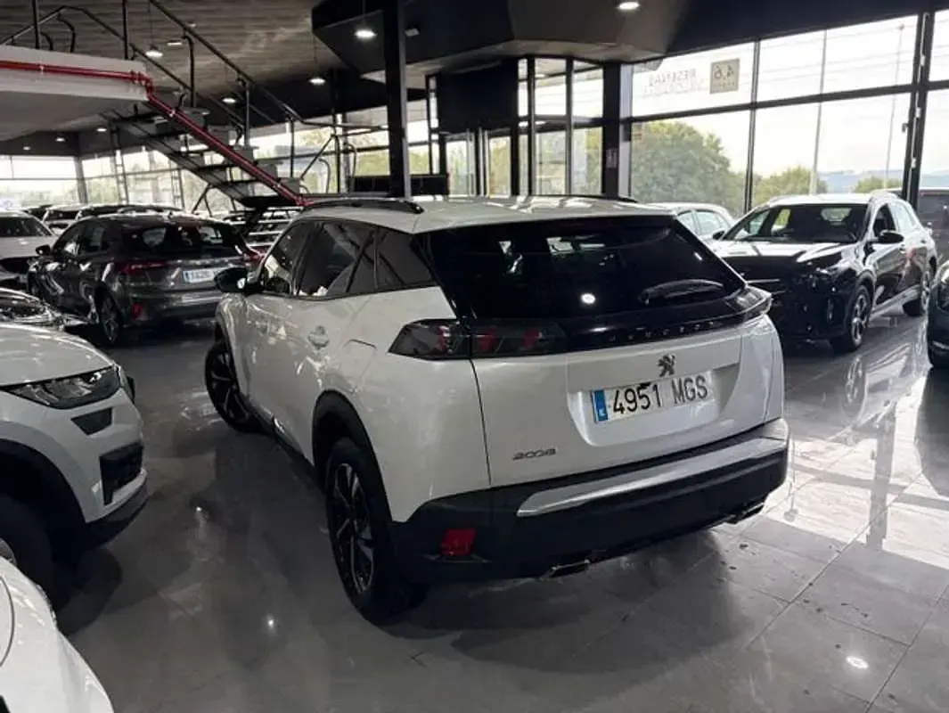 Usado Peugeot 2008 Allure 131 CV (96 kW) 2023 Blanco SUV