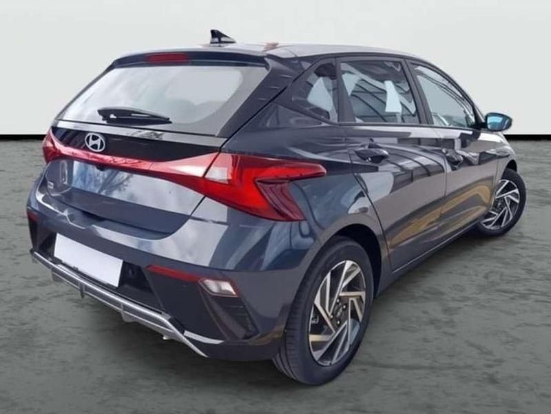Usado Hyundai i20 79 CV (58 kW) 2024 Gris Utilitario