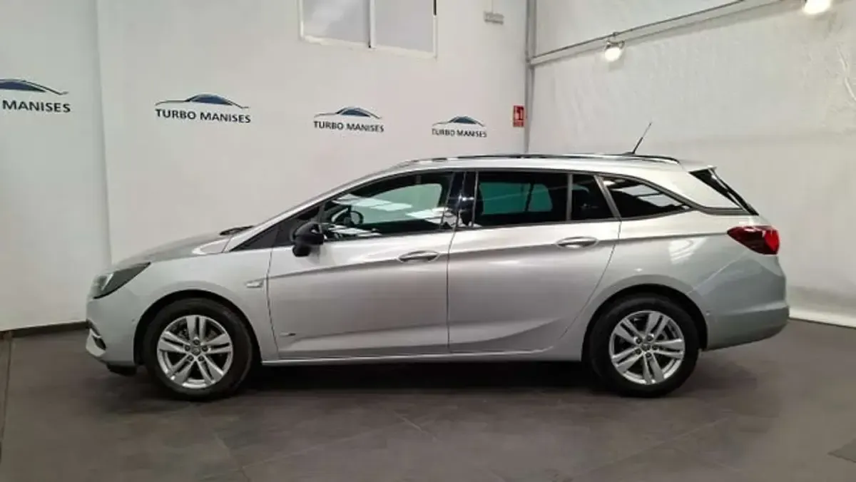 Usado Opel Astra Ultimate 145 CV (106 kW) 2022 Plateado Utilitario