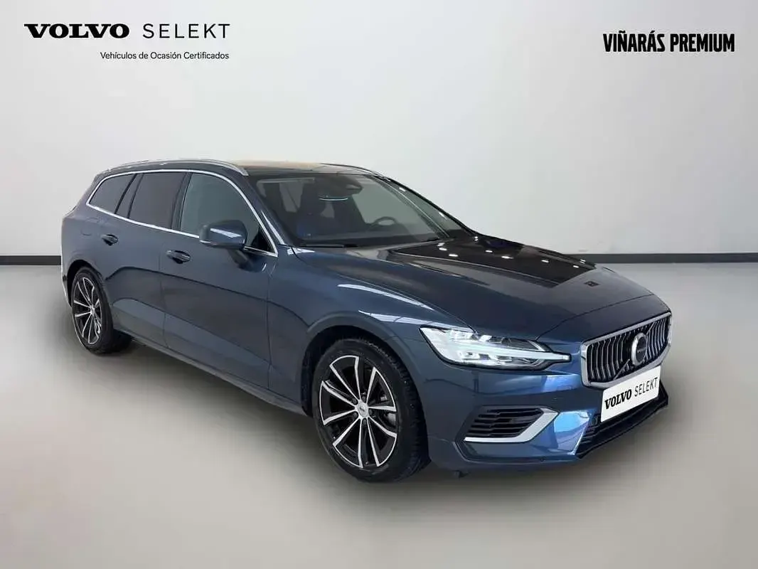 Usado Volvo V60 Core 349 CV (256 kW) 2025 Azul Familiar
