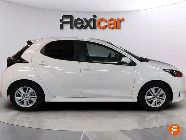 Usado Toyota Yaris Hybrid Business Edition 116 CV (85 kW) 2022 Blanco Berlina