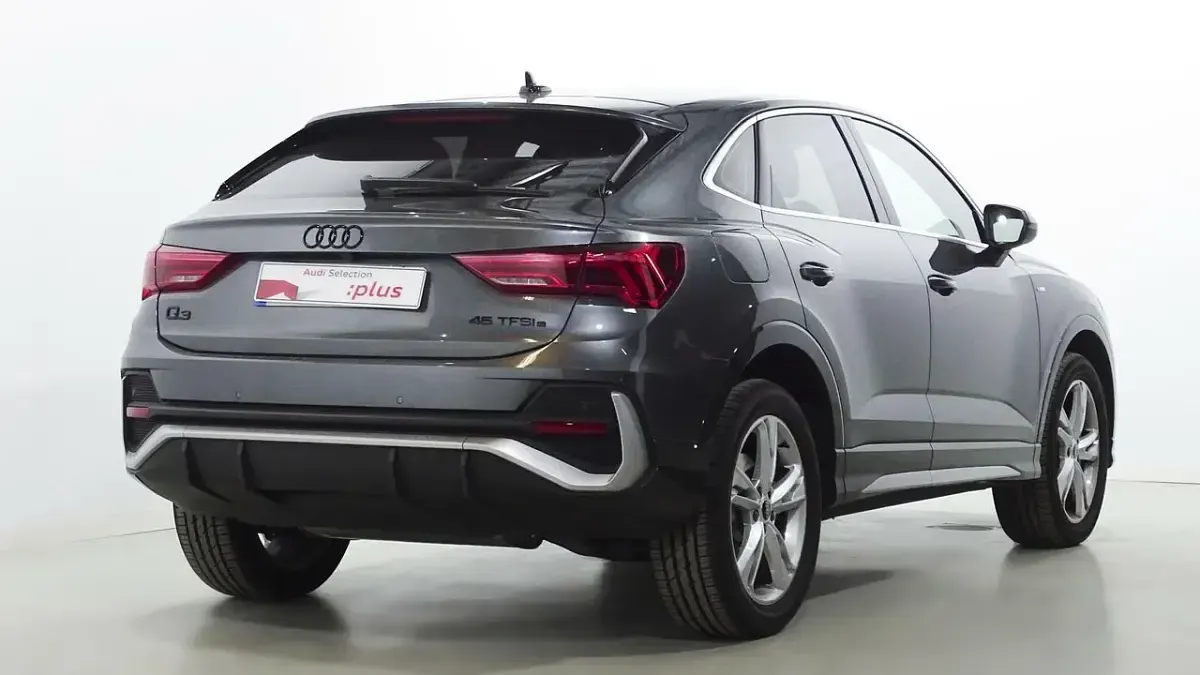 Usado Audi Q3 Sportback S-Line 245 CV (180 kW) 2024 Gris SUV