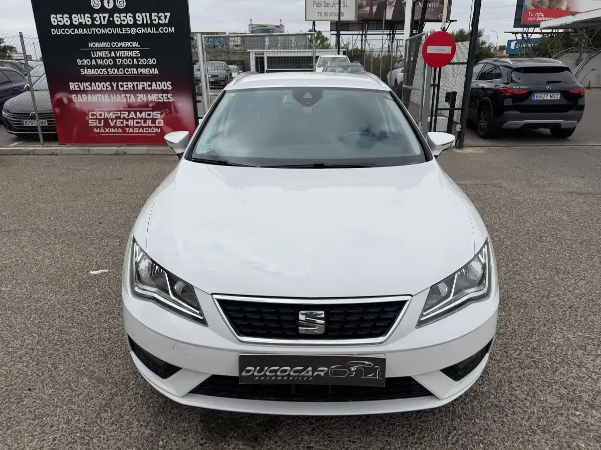 Usado Seat Leon Style 115 CV (84 kW) 2021 Blanco Familiar