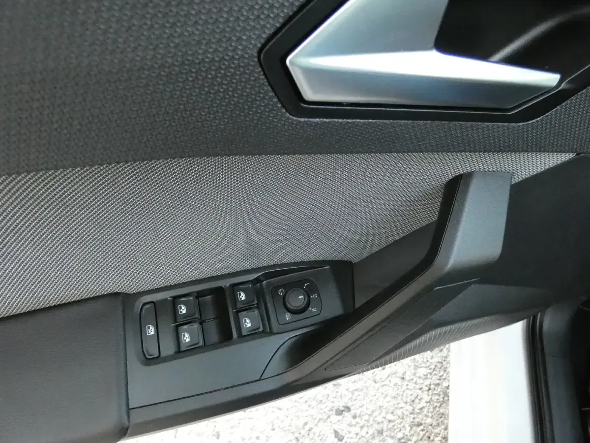 Usado Seat Leon Style 115 CV (84 kW) 2022 Blanco Berlina