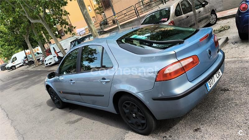 Usado Renault Laguna II Dynamique 136 CV (100 kW) 2004 Azul Berlina