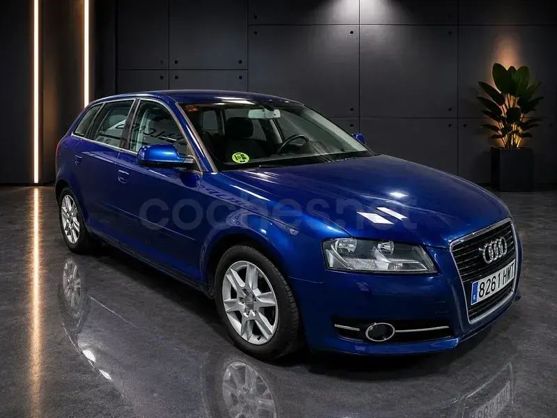 Usado Audi A3 Sportback Attraction 105 CV (77 kW) 2012 Azul Utilitario