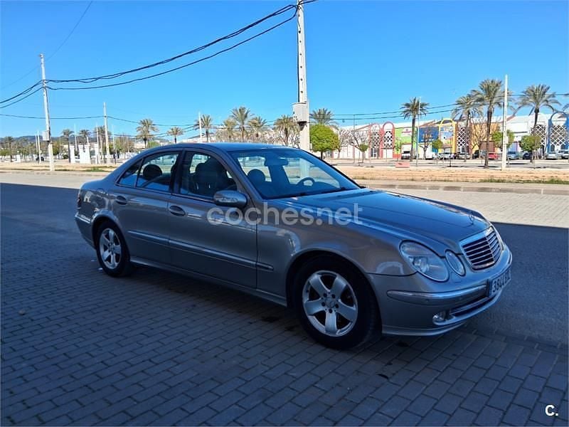 Usado Mercedes E270 Avantgarde 170 CV (125 kW) 2002 Beige Berlina