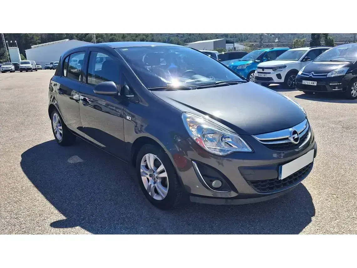 Usado Opel Corsa Selective 85 CV (62 kW) 2012 Gris Utilitario