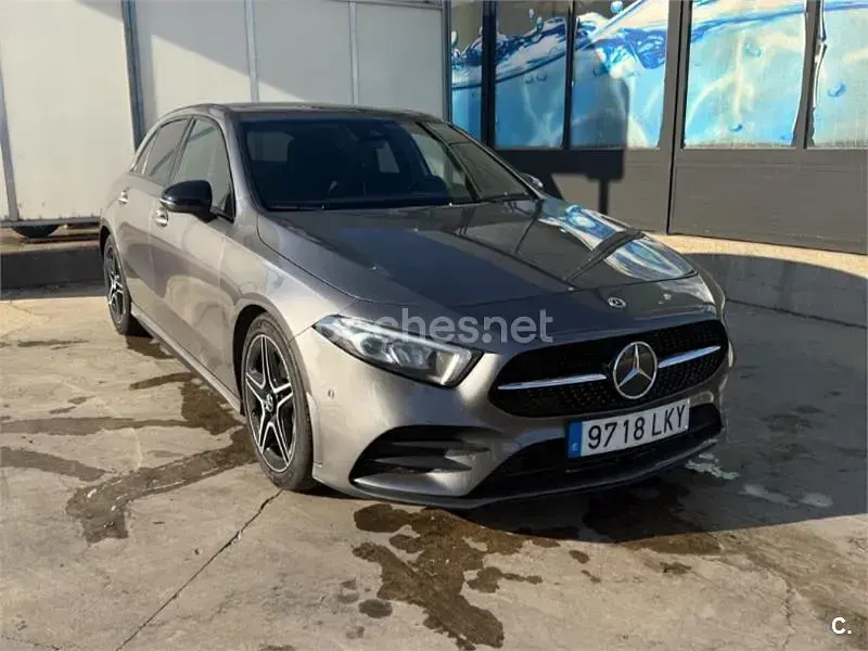 Usado Mercedes A180 116 CV (85 kW) 2020 Gris / plata Berlina