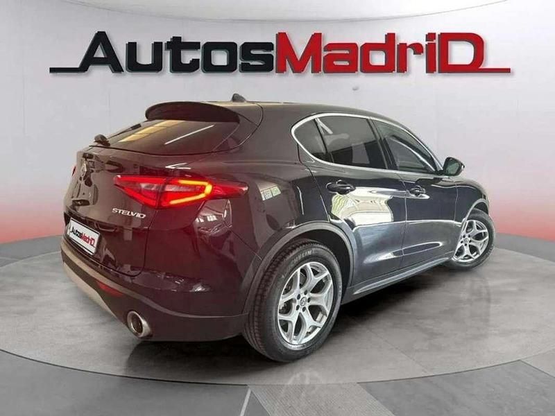 Usado Alfa Romeo Stelvio Super 192 CV (141 kW) 2019 Negro SUV