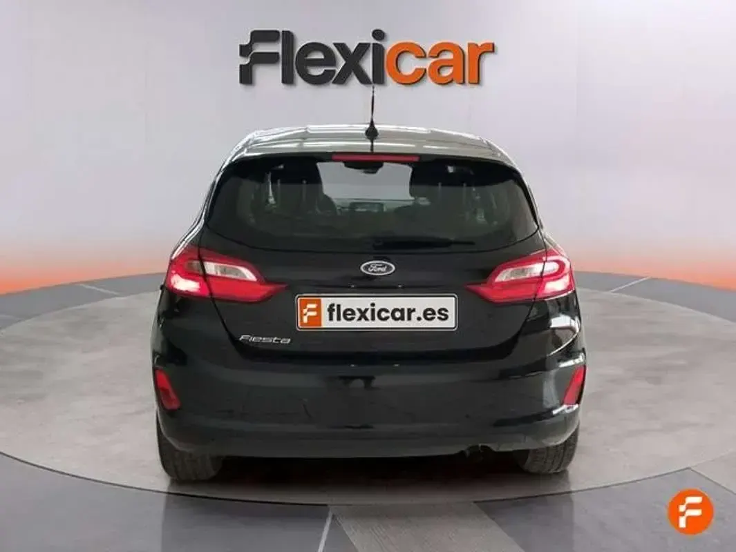 Usado Ford Fiesta Trend 86 CV (63 kW) 2018 Negro Utilitario