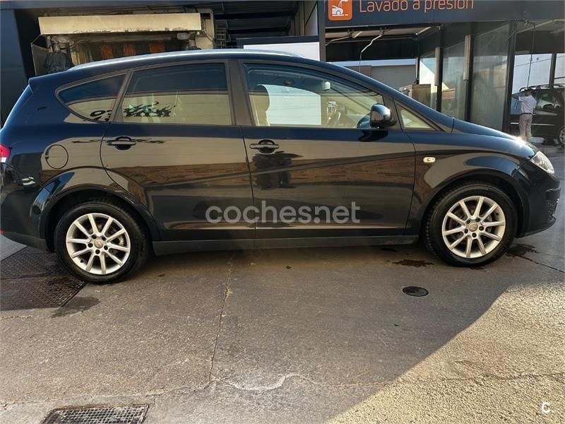 Usado Seat Altea XL Reference 105 CV (77 kW) 2011 Negro Monovolumen