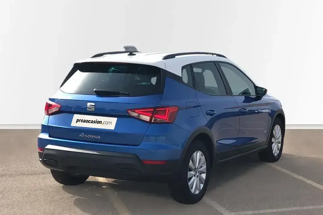 Usado Seat Arona Style Plus 110 CV (80 kW) 2022 Azul SUV