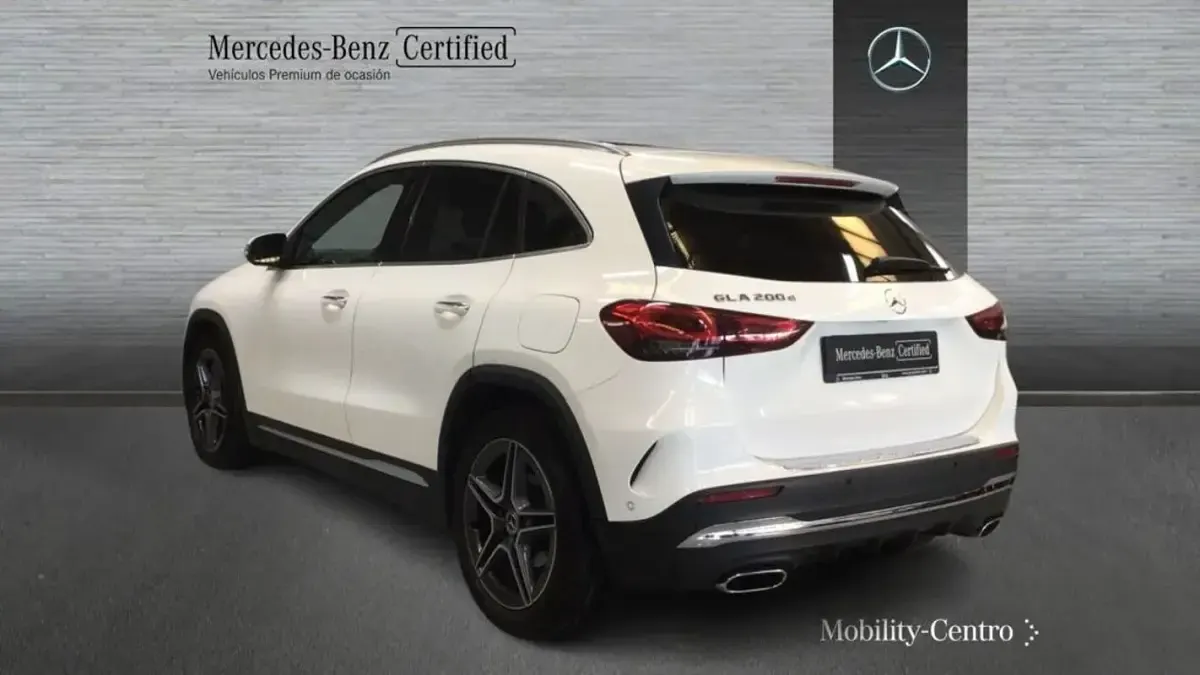 Usado Mercedes GLA200 AMG line 150 CV (110 kW) 2020 Blanco polar  pintura unicolor SUV