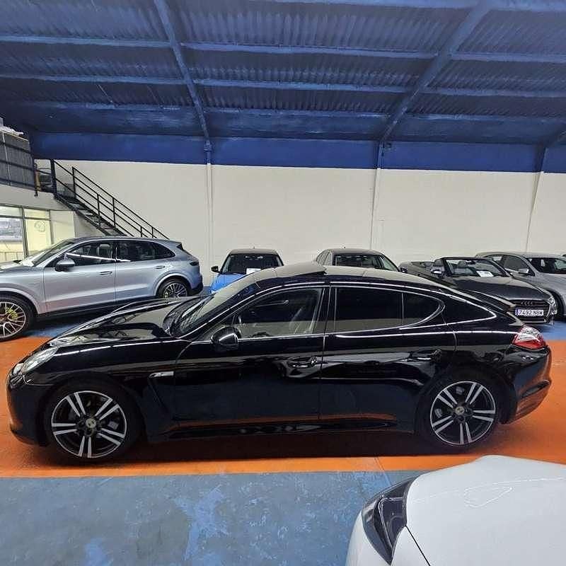 Begagnad Porsche Panamera 249 HK (183 kW) 2012 Svart Halvkombi