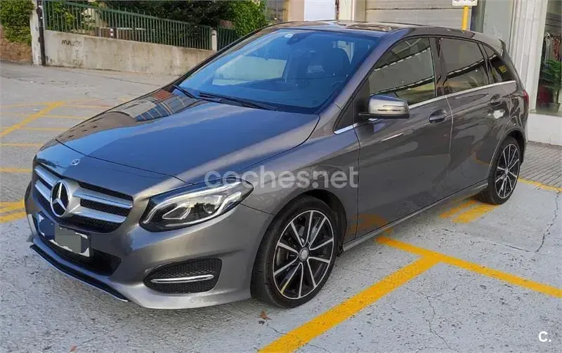 Usado Mercedes B200 136 CV (100 kW) 2017 Gris / plata Utilitario