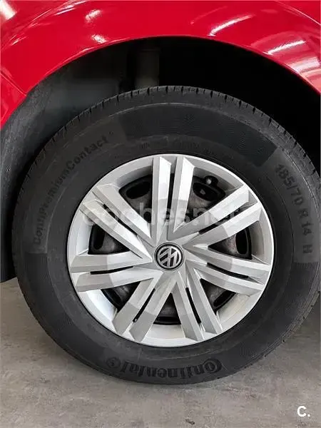 Usado VW Polo Edition 75 CV (55 kW) 2018 Rojo Utilitario