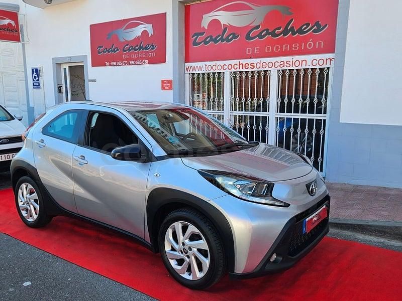 Usado Toyota Aygo X Play 72 CV (52 kW) 2022 Gris / plata SUV