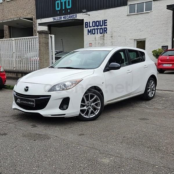 Używany Mazda 3 115 KM (84 kW) 2013 Biały Sedan/Limuzyna