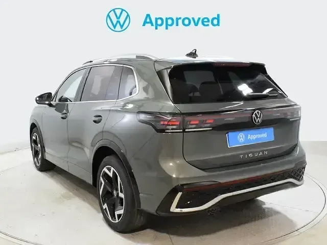 Usado VW Tiguan R-line 150 CV (110 kW) 2025 Verde SUV
