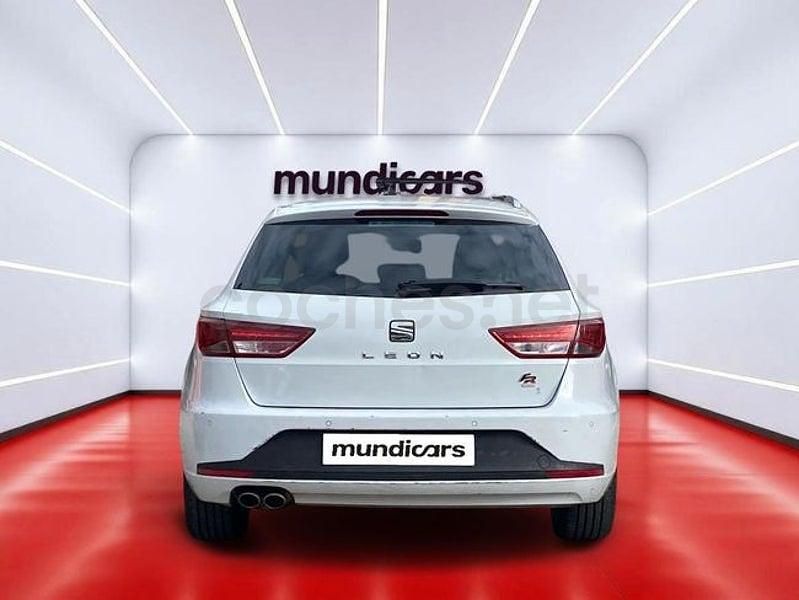 Usado Seat Leon FR 150 CV (110 kW) 2015 Blanco Familiar