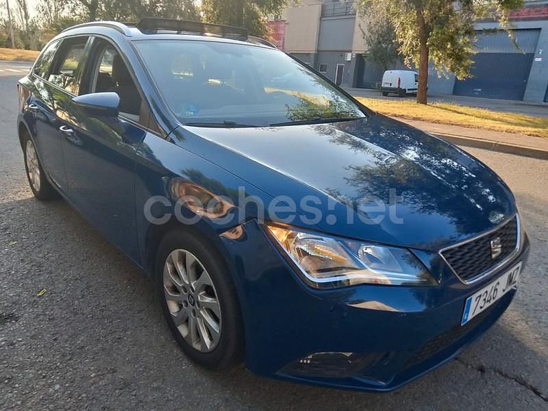 Usado Seat Leon Style 110 CV (80 kW) 2016 Azul Familiar
