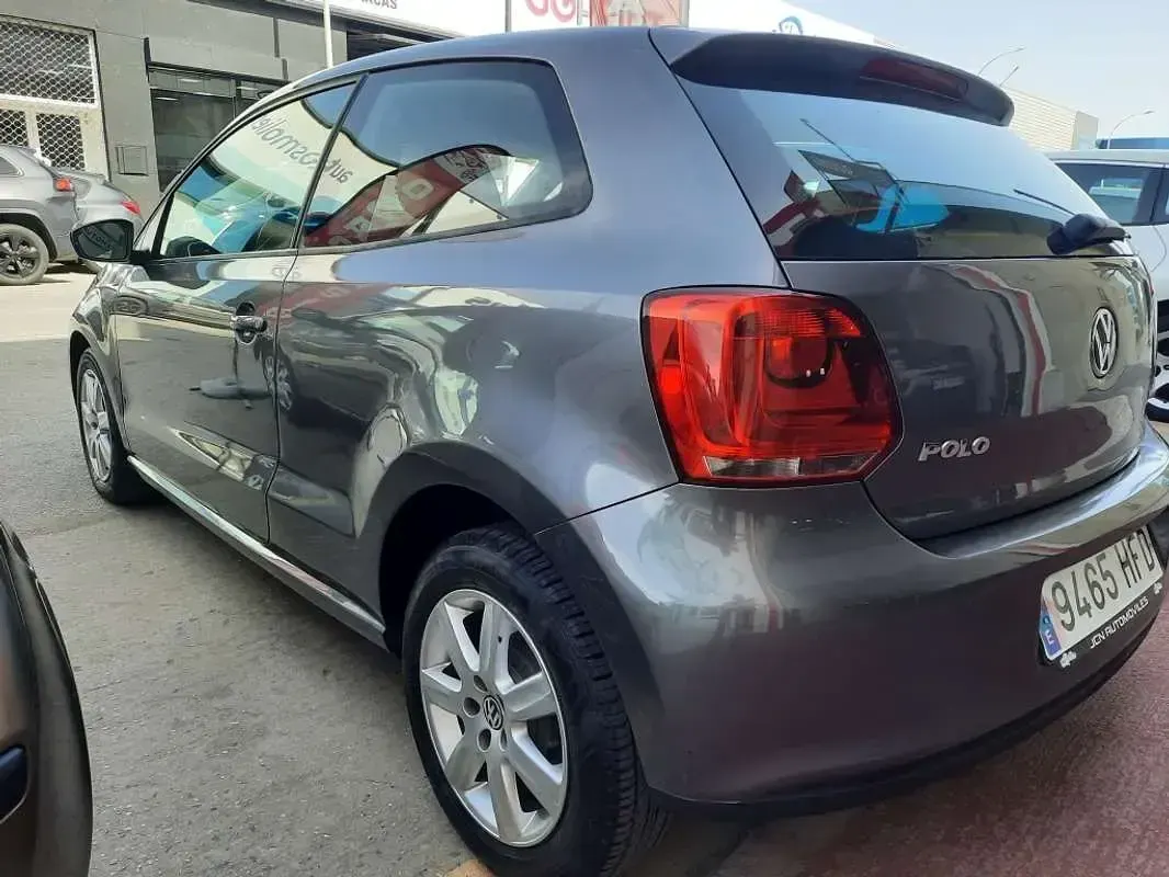 Usado VW Polo Sport 75 CV (55 kW) 2011 Gris Utilitario
