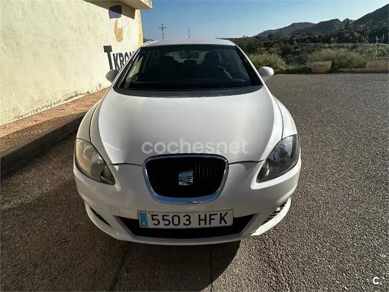 Usado Seat Leon Reference 105 CV (77 kW) 2011 Blanco Utilitario