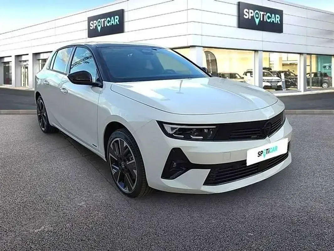 Usado Opel Astra 114 kW (156 CV) 2023 Blanco Berlina
