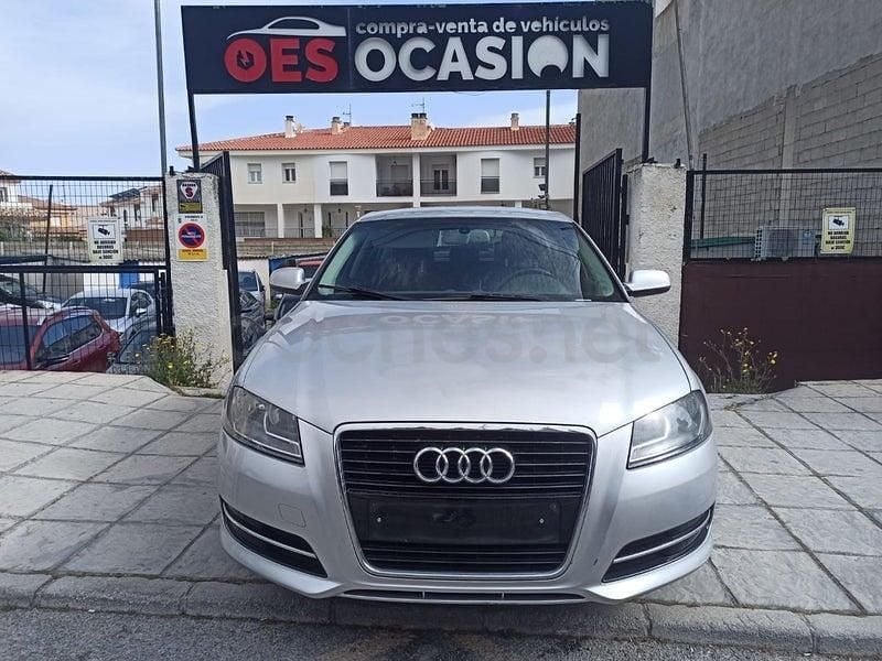 Usado Audi A3 Ambiente 105 HP (77 kW) 2013 Cinzento Sedan