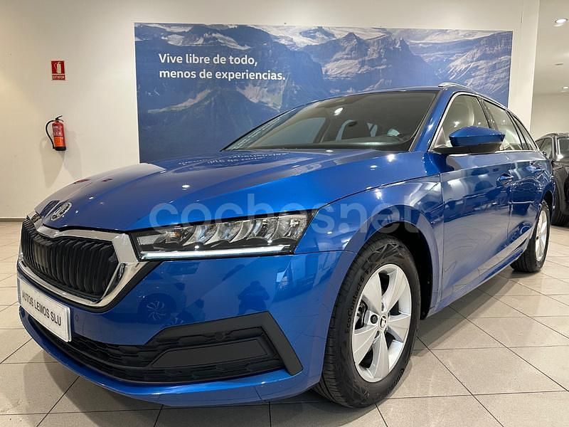 Azul Usado 2022 Skoda Octavia Ambition Familiar | 20.900 € (Precio justo) - Imagen 1/4