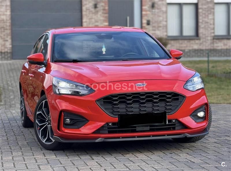 Usado Ford Focus ST-Line 125 CV (91 kW) 2019 Rojo Berlina
