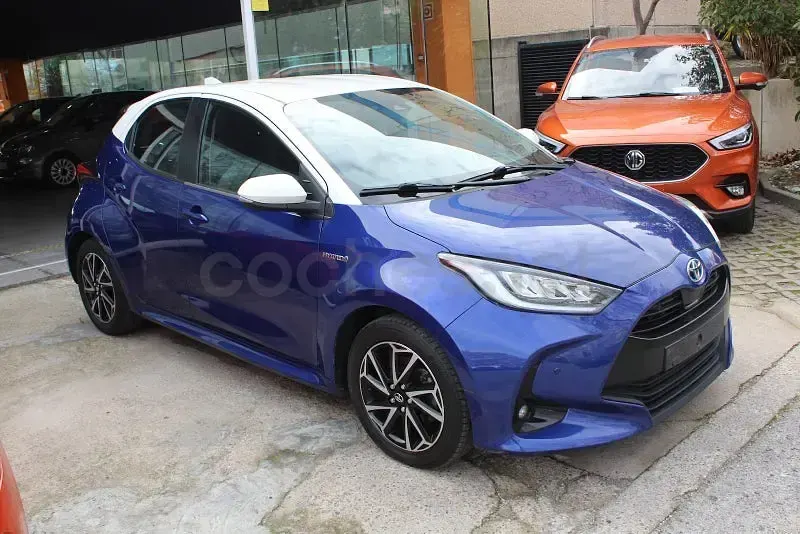 Usado Toyota Yaris Hybrid Style 116 CV (85 kW) 2021 Azul Berlina