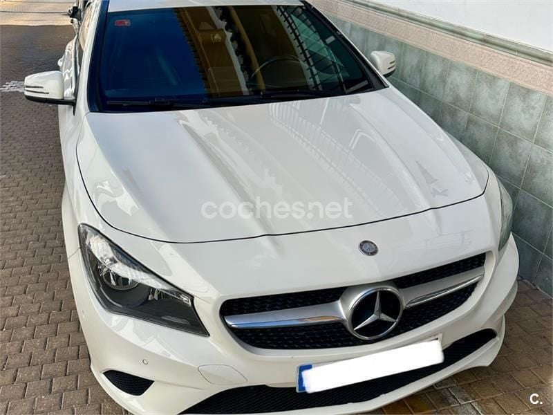 Blanco Usado 2015 Mercedes CLA220 Shooting Brake Urban Familiar | 15.390 € (Buen precio) - Imagen 1/4