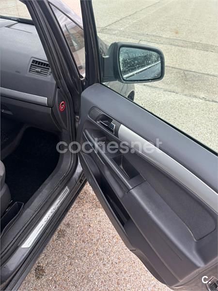 Usado Opel Zafira 115 CV (84 kW) 2010 Gris / plata Monovolumen