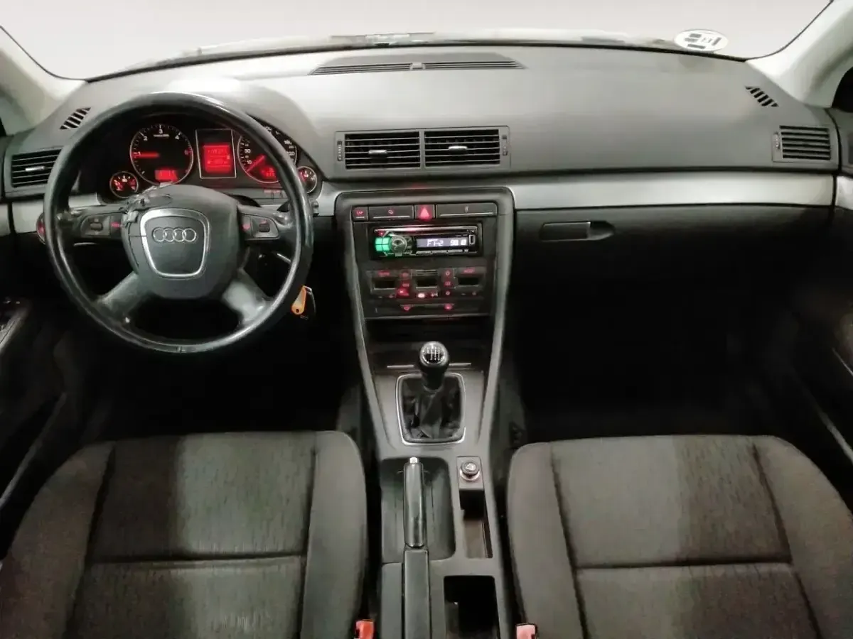 Usado Audi A4 140 CV (102 kW) 2006 Negro Berlina