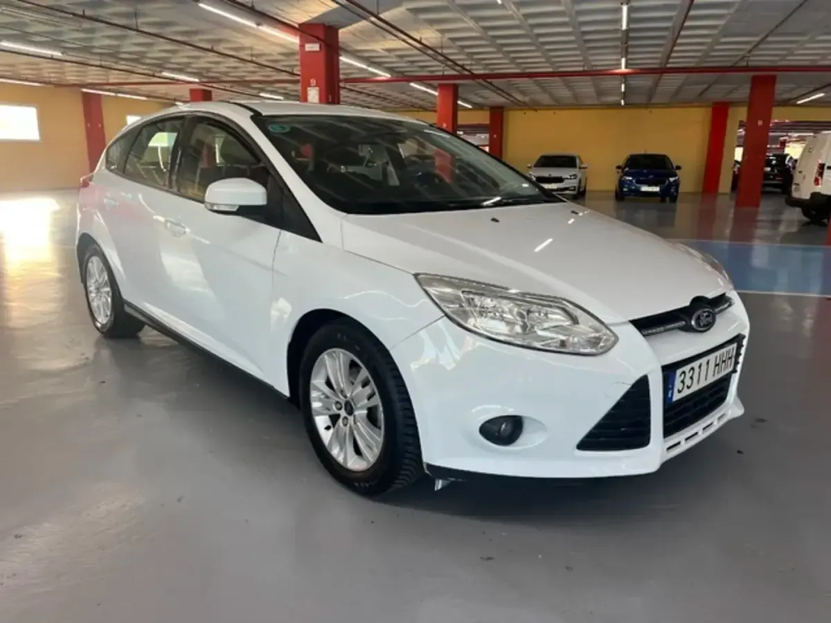 Usado Ford Focus Trend 125 CV (91 kW) 2011 Blanco Utilitario