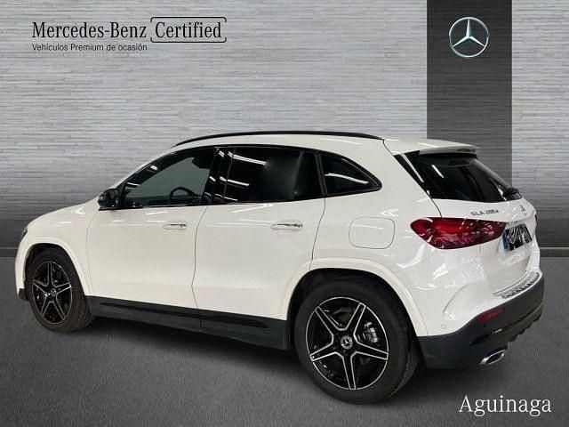 Usado Mercedes GLA200 AMG line 150 CV (110 kW) 2025 Blanco polar SUV