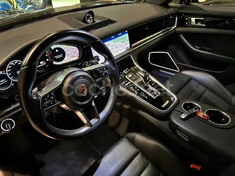 Usado Porsche Panamera Sport Turismo 462 CV (339 kW) 2020 Gris / plata Familiar