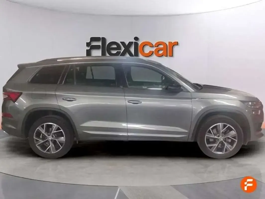 Usado Skoda Kodiaq SportLine 150 CV (110 kW) 2022 Gris SUV