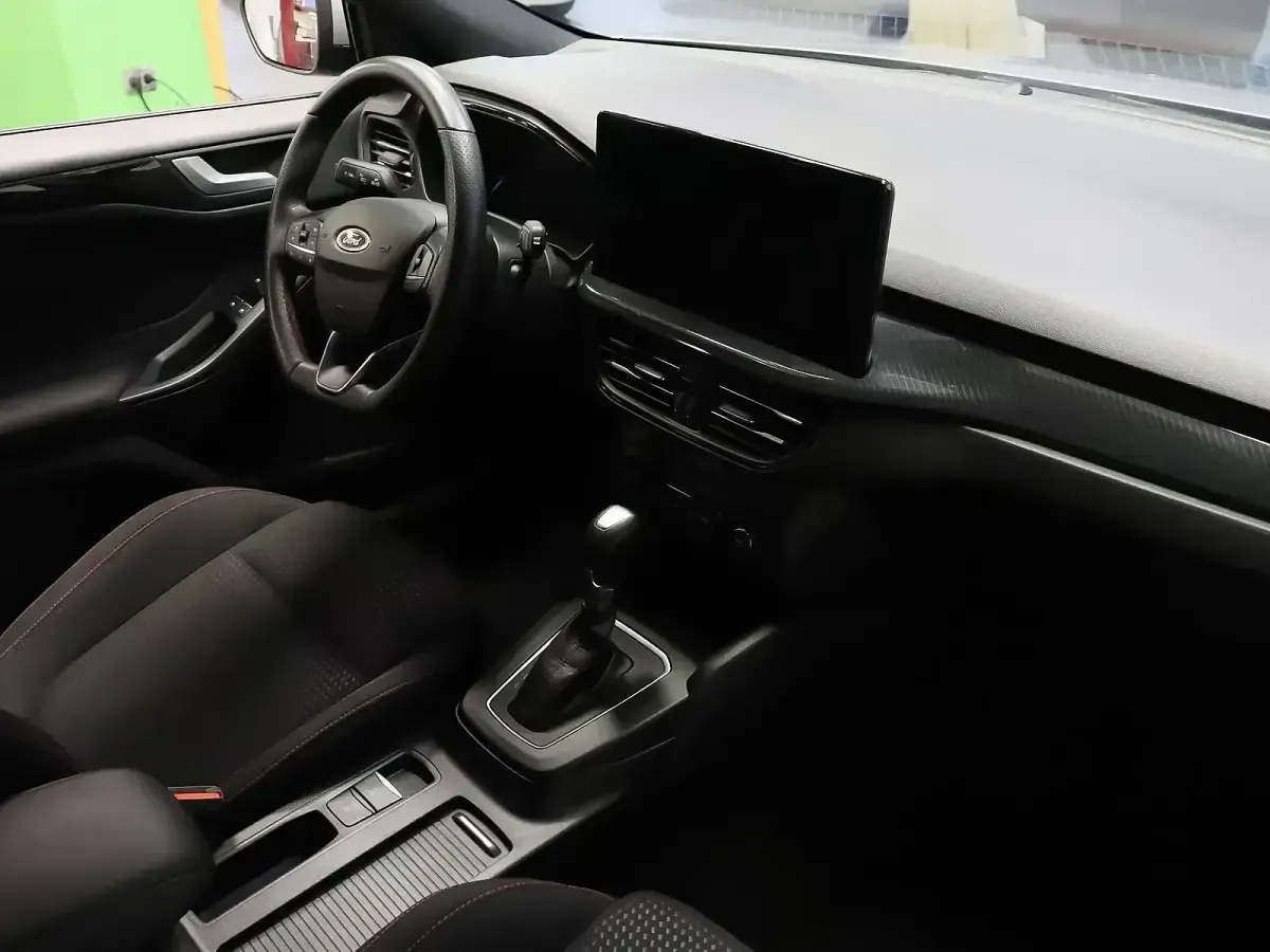 Usado Ford Focus ST-Line 155 CV (114 kW) 2024 Gris Familiar