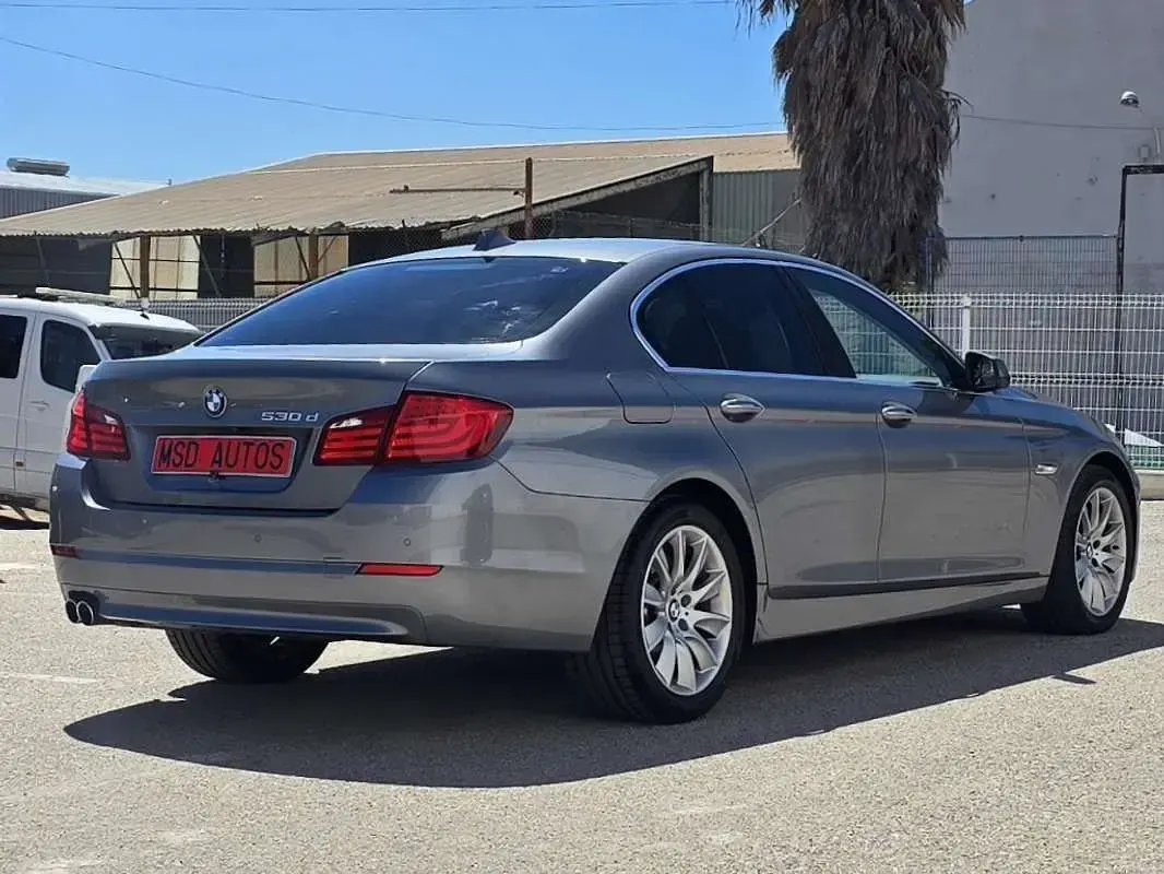 Käytetty BMW 530 Comfort Edition 245 HP (180 kW) 2010 Harmaa Sedan
