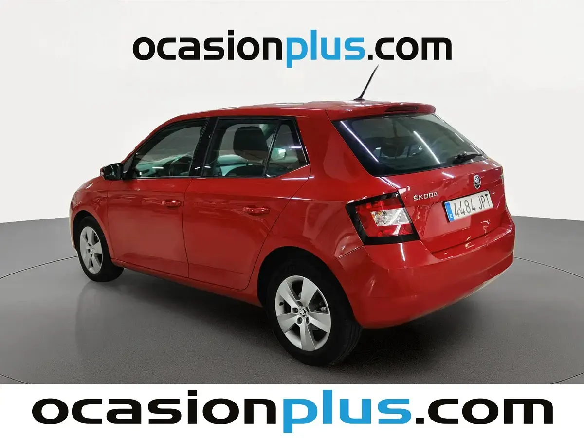 Usado Skoda Fabia 90 CV (66 kW) 2016 Rojo Utilitario