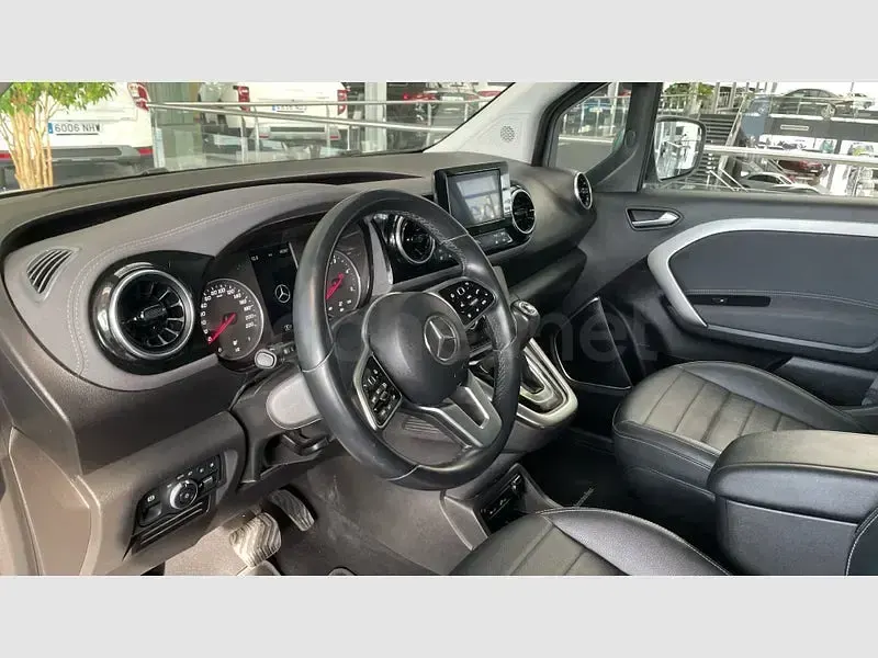 Usado Mercedes T180 116 CV (85 kW) 2025 Gris / plata Monovolumen