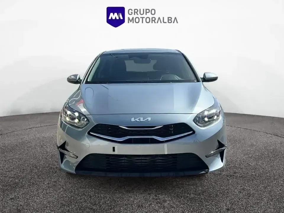 Nuevo Kia Ceed 100 CV (73 kW) 2025 Gris / plata Utilitario