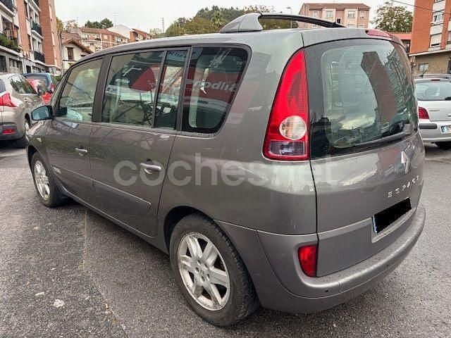 Usado Renault Espace Expression 150 CV (110 kW) 2005 Gris / plata Monovolumen